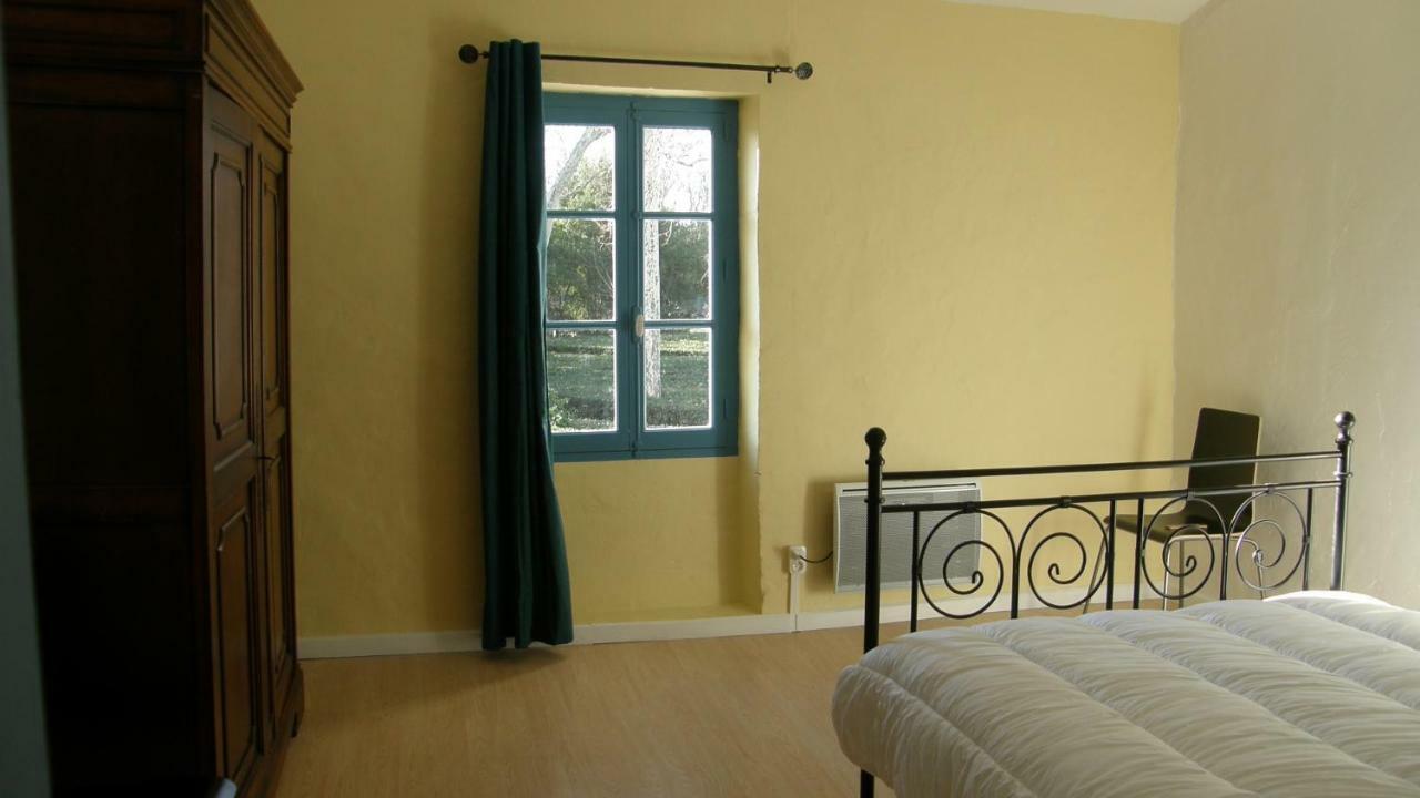 Gite Du Gardien Saint-Martin-de-Crau Exterior foto